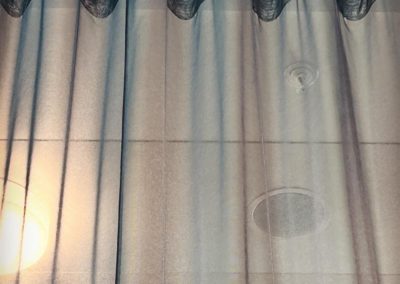 Découvrez notre collection de voilages transparents sur mesure, parfaits pour apporter une touche d'élégance et de luminosité personnalisée à votre intérieur. Fabriqués avec des matériaux de haute qualité et une attention aux détails, nos voilages sur mesure offrent une solution esthétique et fonctionnelle pour habiller vos fenêtres. Choisissez parmi une variété de styles et de finitions pour créer l'atmosphère lumineuse et accueillante dont vous rêvez dans chaque pièce de votre maison."