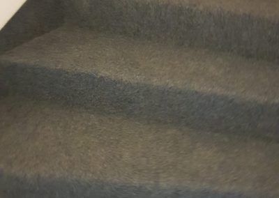 Pose de moquette sur escalier colimaçon-finition soignée et söcurisée