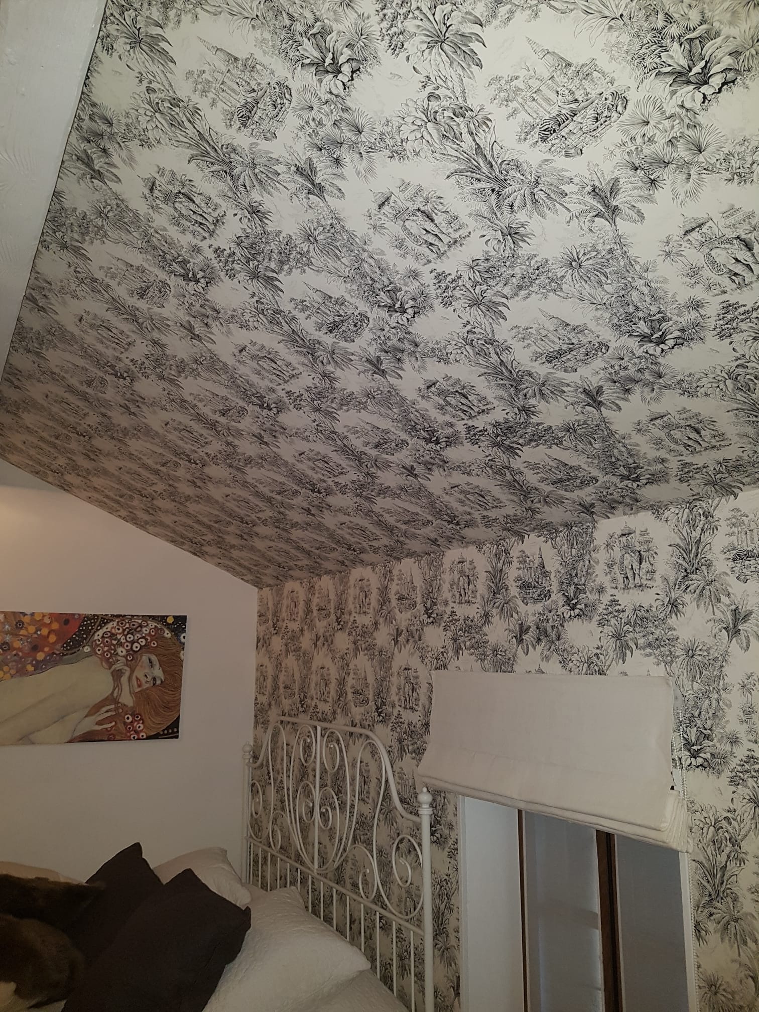 Tenture murale en toile de Jouy tendue avec ouate, mur et plafond - Rhô Déco Genève